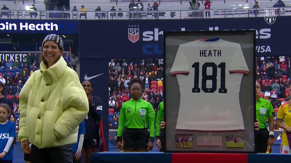 🏆 2 World Cups ⚽️ 36 goals 🧢 181 caps USWNT legend Tobin Heath is honored before the USA play Colombia 🌟
