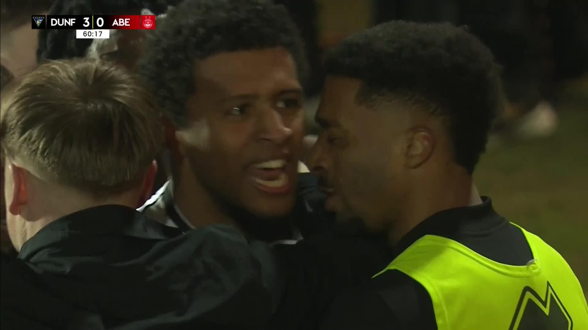 Delight for Dunfermline Athletic as Olly Thomas makes it 3-0! ⚫⚪ A brilliant finish and Neil Lennon's side look to be Semi-Final bound at the expense of the holders 🏴🏆 #ScottishCup