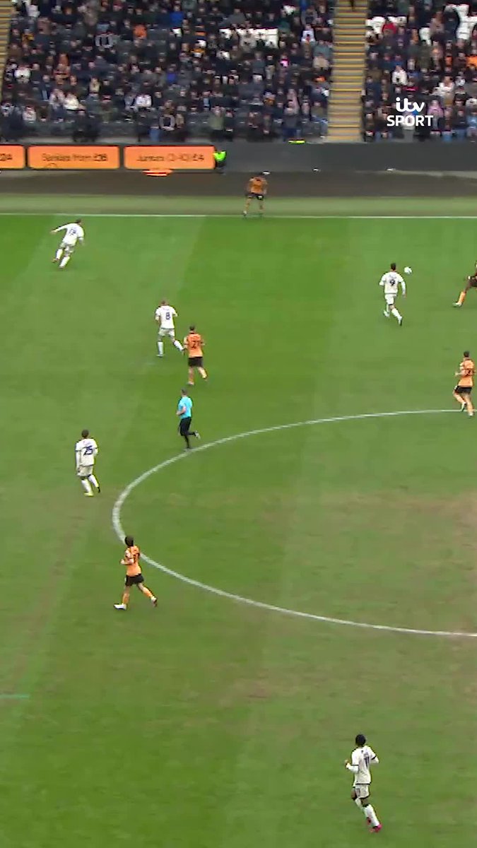Josh Coburn executed that perfectly 💫 #ITVFootball | EFL