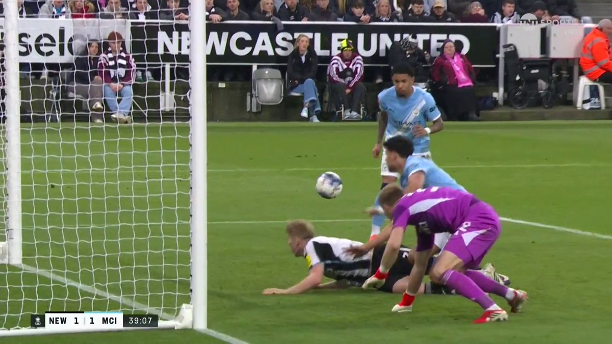 Savinho with quite possibly one of the strangest goals I’ve seen… 😅