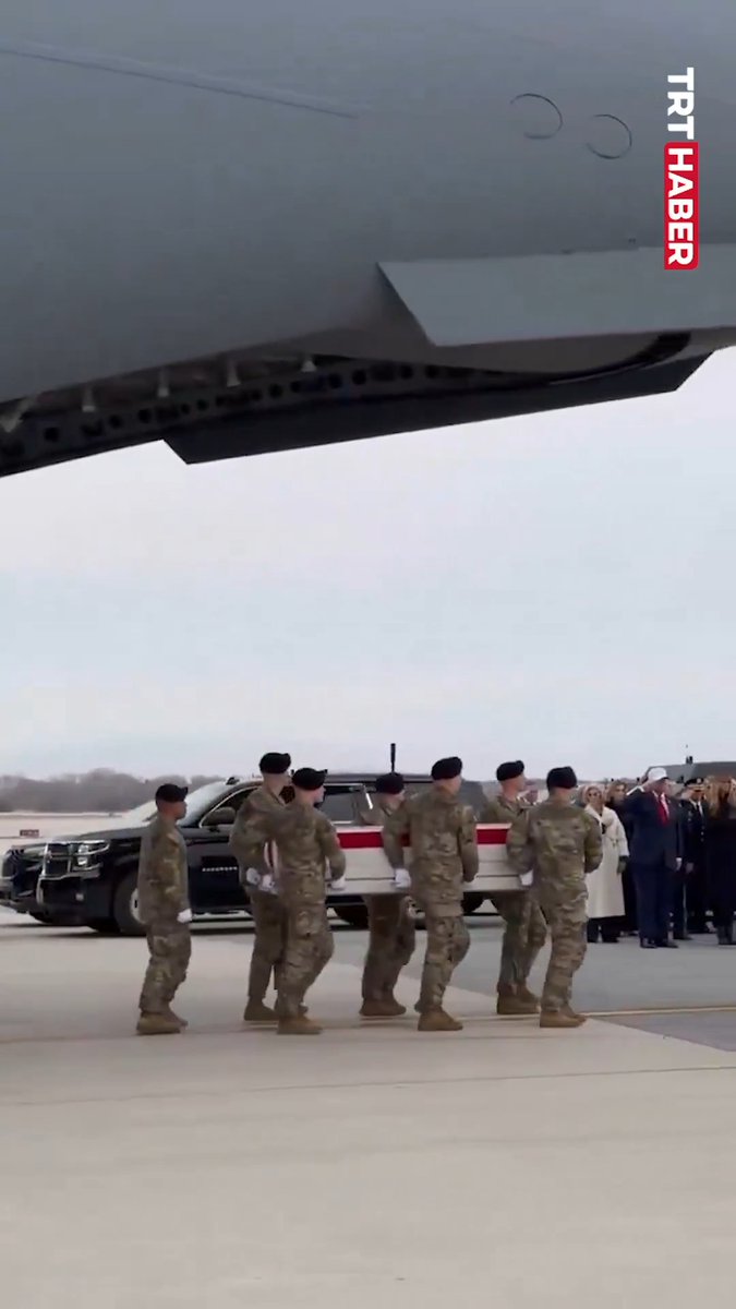İran’ın misilleme saldırılarında ölen 6 ABD askerinin tabutları, Amerika’ya ulaştı. Tabutları ABD Başkanı Trump karşıladı.