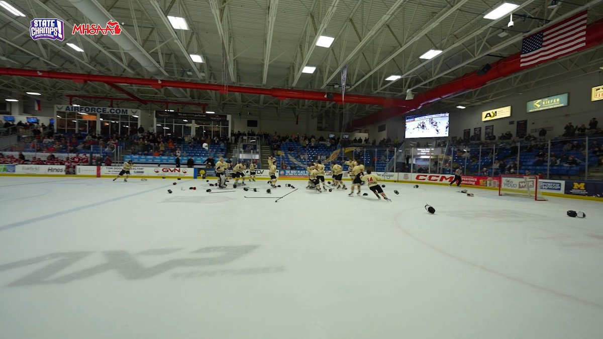 TIME TO CELEBRATE HOUGHTON 🔥 Houghton beat Orchard Lake St. Mary's 5-2 in the Division 3 MHSAA Hockey State Final. First state title for the Gremlins since 1982. Gremlin Hockey