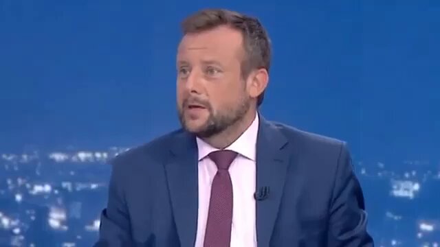 Grzegorz Braun groził sądem Jarosławowi Kaczyńskiemu i red. Adrian Klarenbach. Za co? Ano za pytanie czy walcząc ze szpiepionkami - sam się zaszczepił. Jak się skończyło? Gdzie te pozwy, panie Grzegorz Braun?