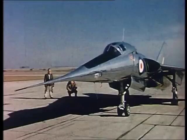 The Fairey Delta 2 lifts off with its distinctive nose raised , making history in 1956 as the first jet aircraft to exceed 1,000 mph, setting a new world speed record of 1,132 mph. ✈️🔥