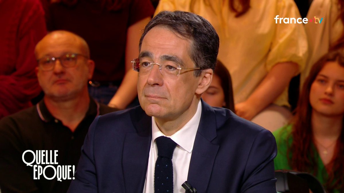🗣️ "C'était le rêve d'un Proche-Orient, tout le contraire de ce qu'il est aujourd'hui" Darius Rochebin, dont le père iranien était issu d'une famille Bahaï, tolérante et plurireligieuse, confie son émotion à couvrir chaque soir la guerre dans le pays de ses origines.