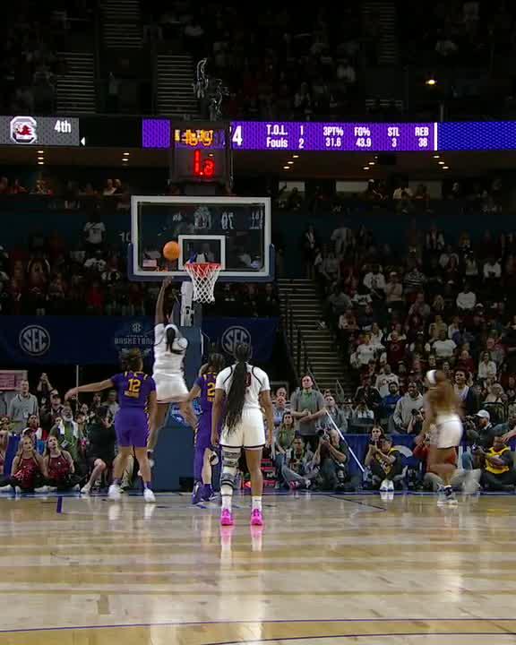 THE DAGGER FOR THE GAMECOCKS. 🐓 South Carolina Women's Basketball x 📺 ESPN 2