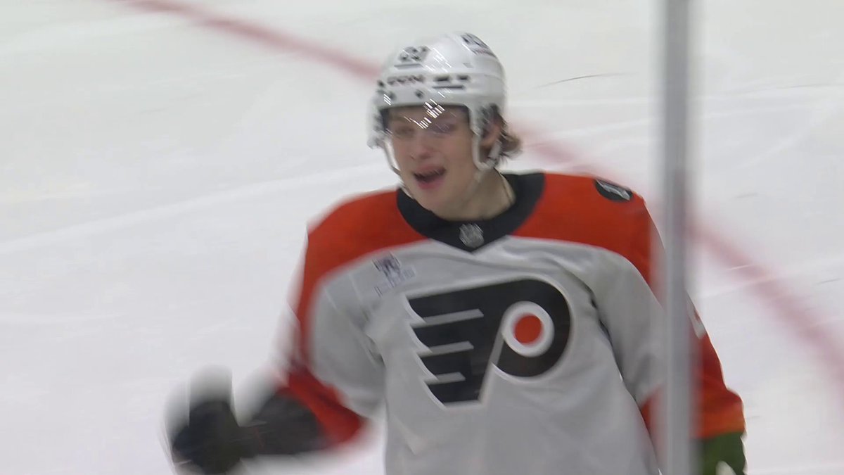 ALEX BUMP HAS HIS FIRST NHL GOAL 🚨 In his NHL debut, no less!