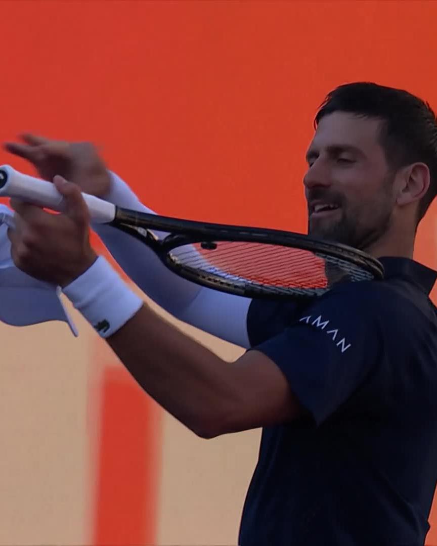 🎻 Volvió el violín, volvio Nole. 🐐 La cabra está de vuelta.