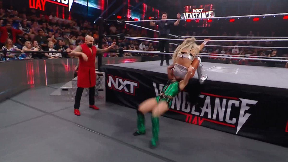POWERBOMB to the outside of the RING! 😲 This match is INSANE!