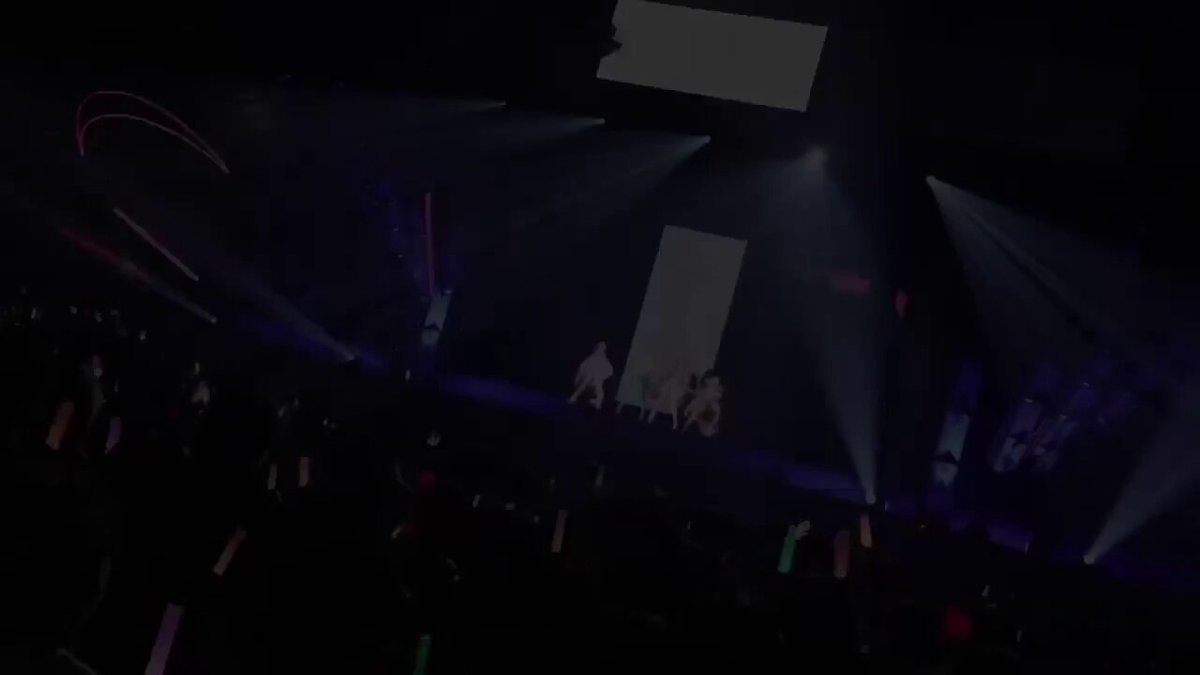 🎉 #hololivefesEXPO26_DAY3 🎉 「hololive 7th fes. Ridin' on Dreams」 昨日も沢山の応援をいただきありがとうございました✨ STAGE2には「ホロライブEnglish -Justice-」、 STAGE3には「FLOW GLOW」が初登場🙌 本日のSTAGE4もぜひお楽しみに🎤 🔽配信チケットは好評発売中！