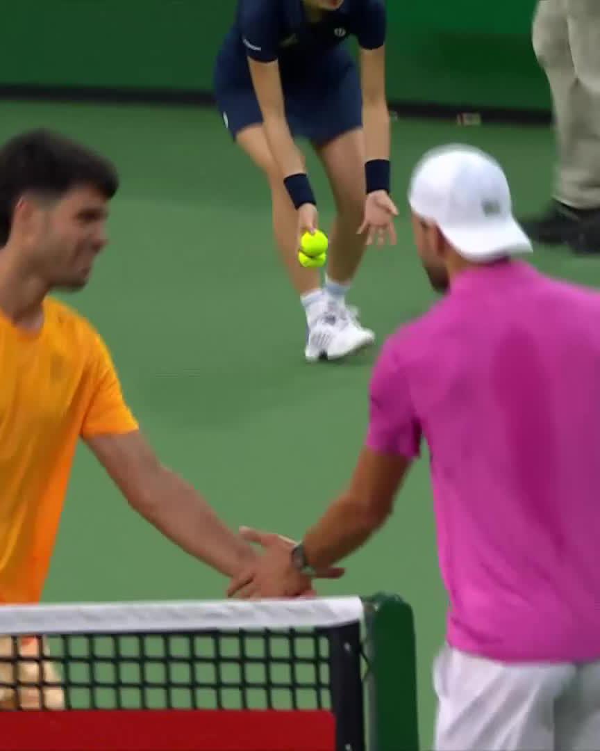 You know it's good when your opponent gives you 🖐️ Carlos Alcaraz #TennisParadise