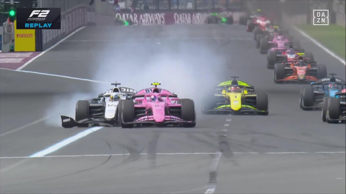 ¡PERO QUÉ DEMONIOS HA HECHO ALEX DUNNE! 😳😳😳😳 En plena batalla por la 1ª posición, se toca con su compañero Martinius Stenshorne provocando que los dos terminen en la grava... ¡y encima deja una radio INCENDIARIA! 💣💥 #AustraliaDAZNF1 🇦🇺