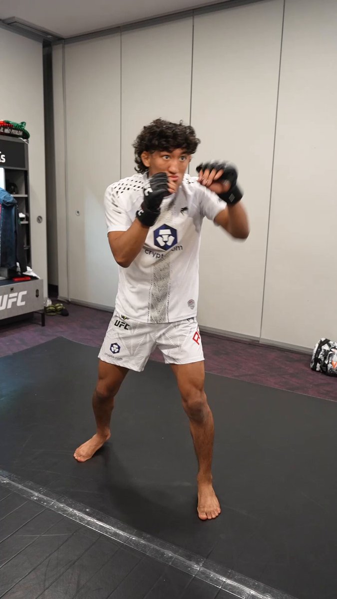 Font vs Rosas Jr. is LIVE NEXT on Paramount+! #UFC326