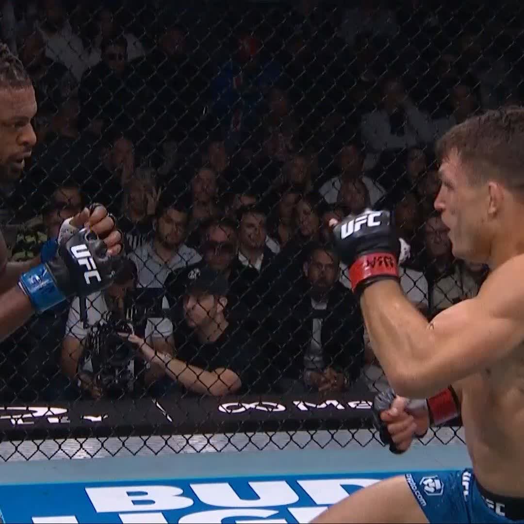 ⚠️ PUM ⚠️ En cámara lenta todo se ve mejor. Impactante nocaut de Drew Dober que manda a dormir a Michael Johnson en el segundo round 😮‍💨 #UFC326 | En vivo por Paramount+ Deportes