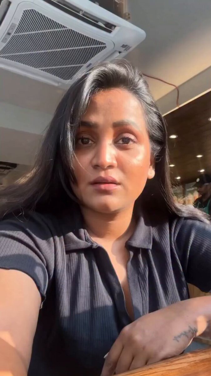பெண்கள் எல்லாம் செருப்ப கழட்டி அடிக்கிறாங்க