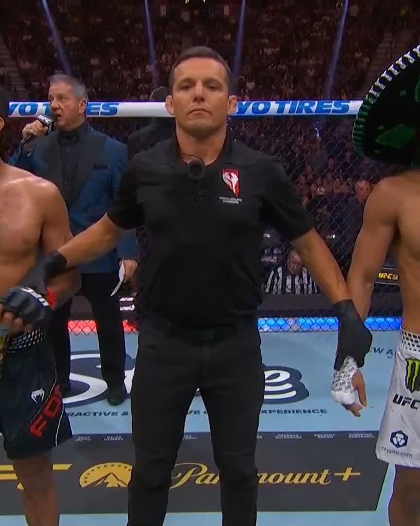 CHIWIWIIIIISSSS, STAND UP 🤩 Raul Rosas Jr. earns the UD victory tonight! [ #UFC326 | LIVE on @ParamountPlus ]