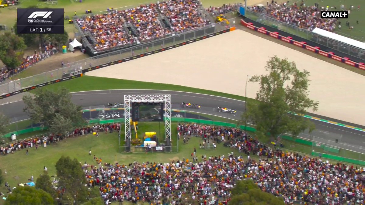 QUEL DÉPART DES FERRARI 😱😱 Charles Leclerc prend la tête de la course ! La suite du Grand Prix sur CANAL+ 🤩 #F1