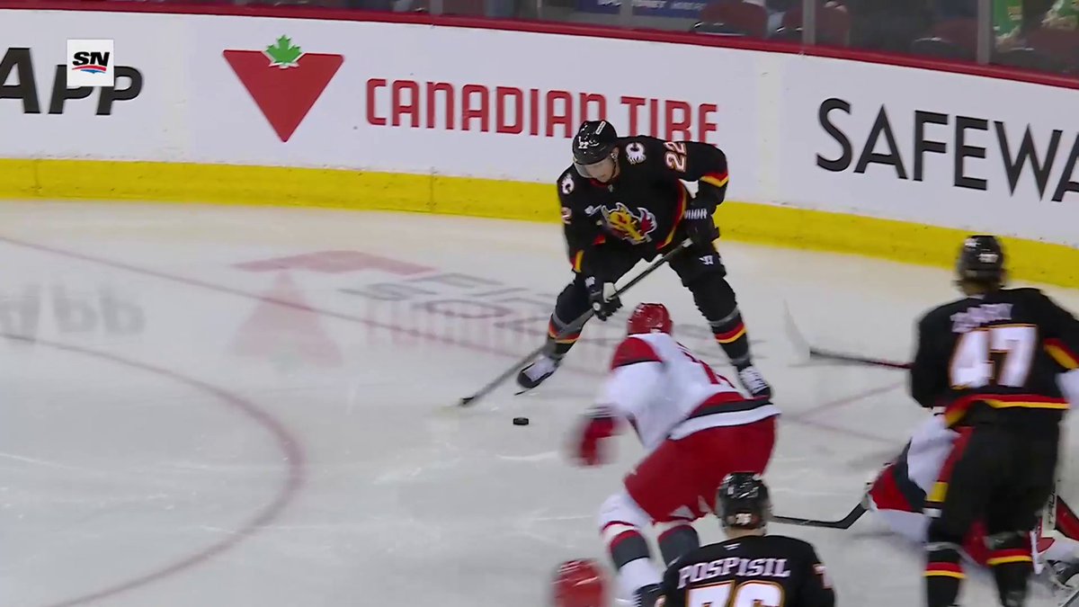 RYAN STROME! He pots one in his first game with the Calgary Flames! 👏