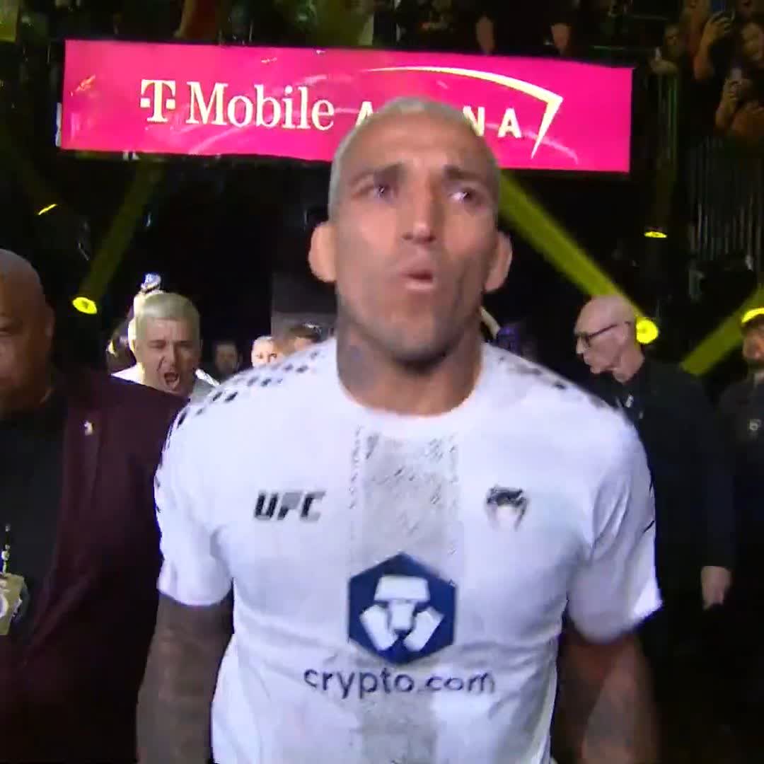 メインイベント！オリベイラ入場！ #UFC