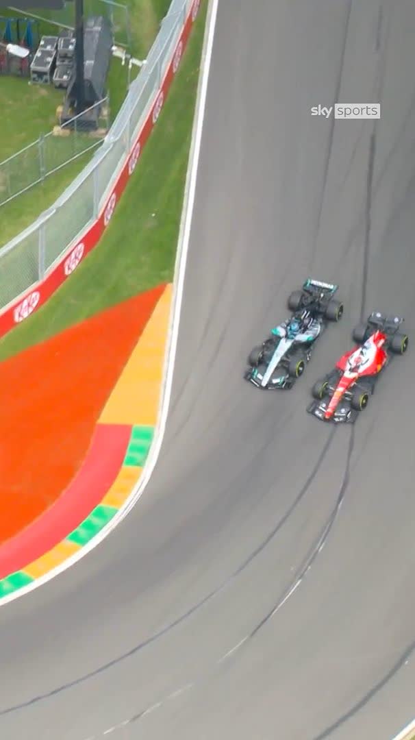 F1's new era on full display as George Russell and Charles Leclerc traded the lead multiple times in the opening laps of the Australian GP! 🤩