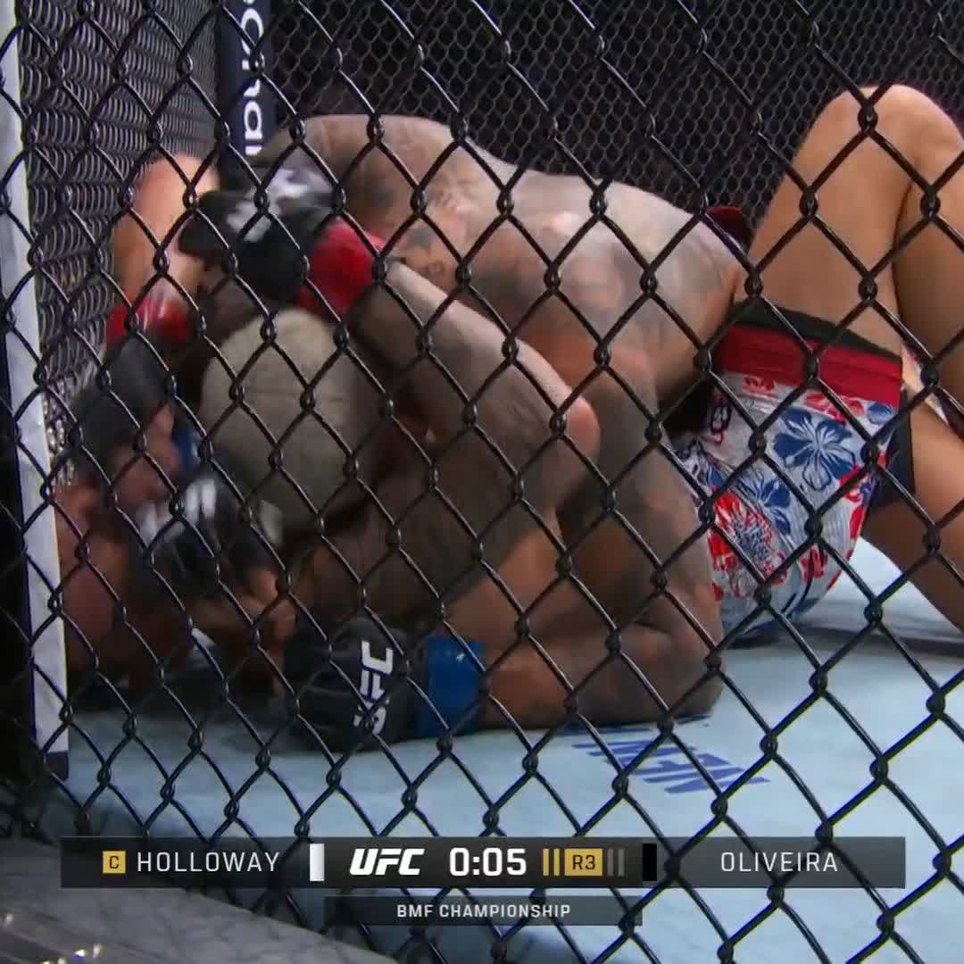 3R オリベイラがホロウェイに肘を落とす！ #UFC