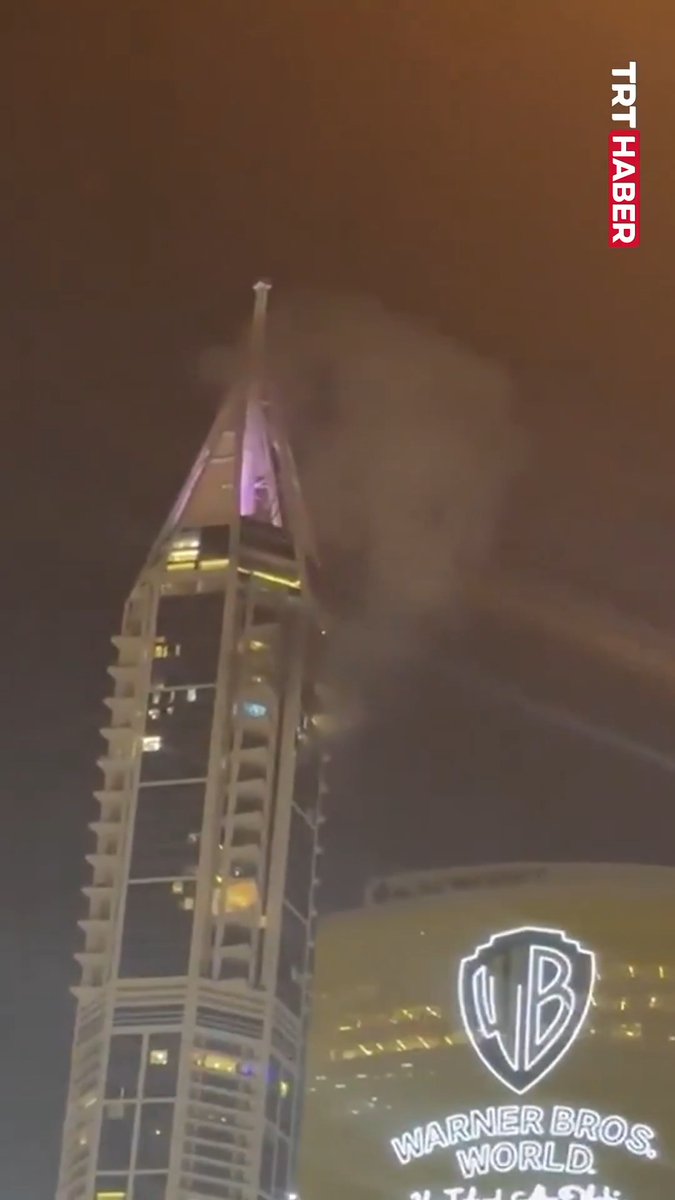 Dubai'de bir gökdelene İHA parçaları isabet etti.