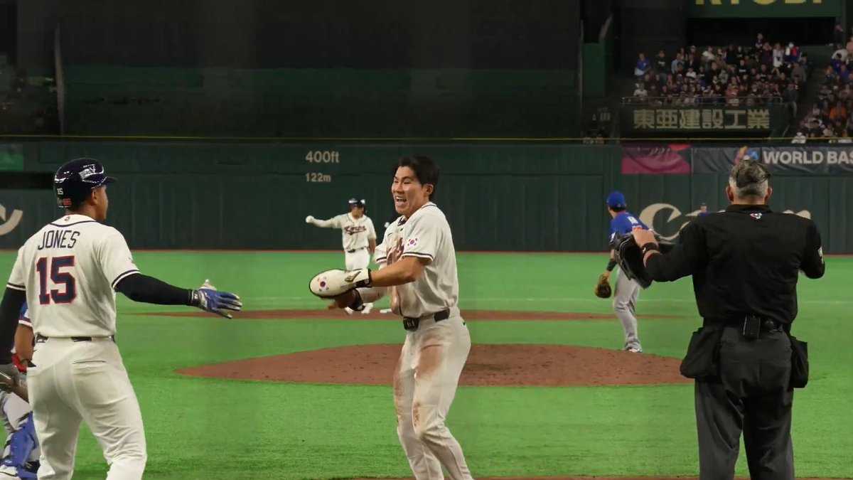 Hyeseong Kim turned on the jets for Do Yeong Kim's double 🏃‍♂️