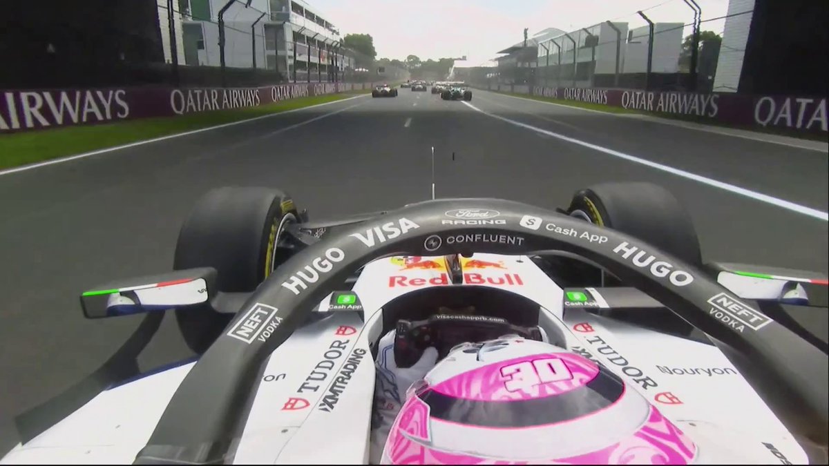 INCROYABLE 🤯 Lawson à deux doigts de caler au départ et Colapinto à deux doigts de lui rentrer dedans ! Que c'était chaud... #AusGP #F1