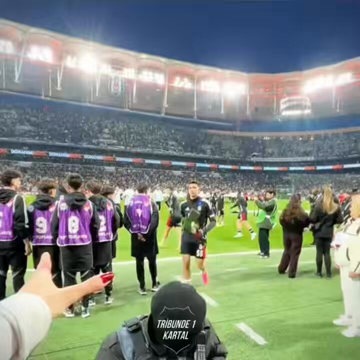 Dün Yasin Özcan’ın Kadınlar Günü için tribündeki bir kadın taraftarımıza verdiği çiçek buketi. 💐
