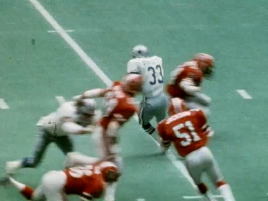 Who’s your favorite NFL Running Back of all time? I’ll go 1st: Tony Dorsett ⬇️🔥 Drop yours below