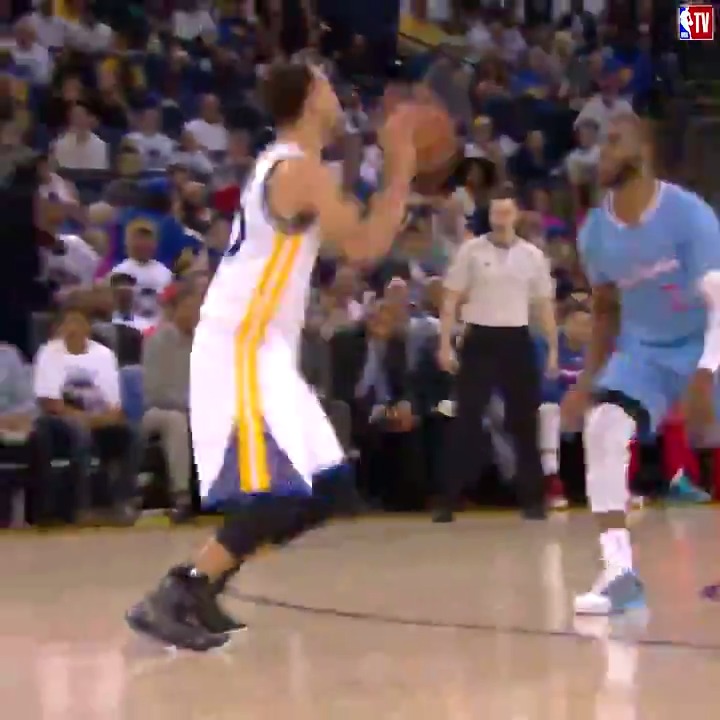 "That could be the greatest move I've ever seen!" 11 years ago today, Steph Curry did this to the Clippers...