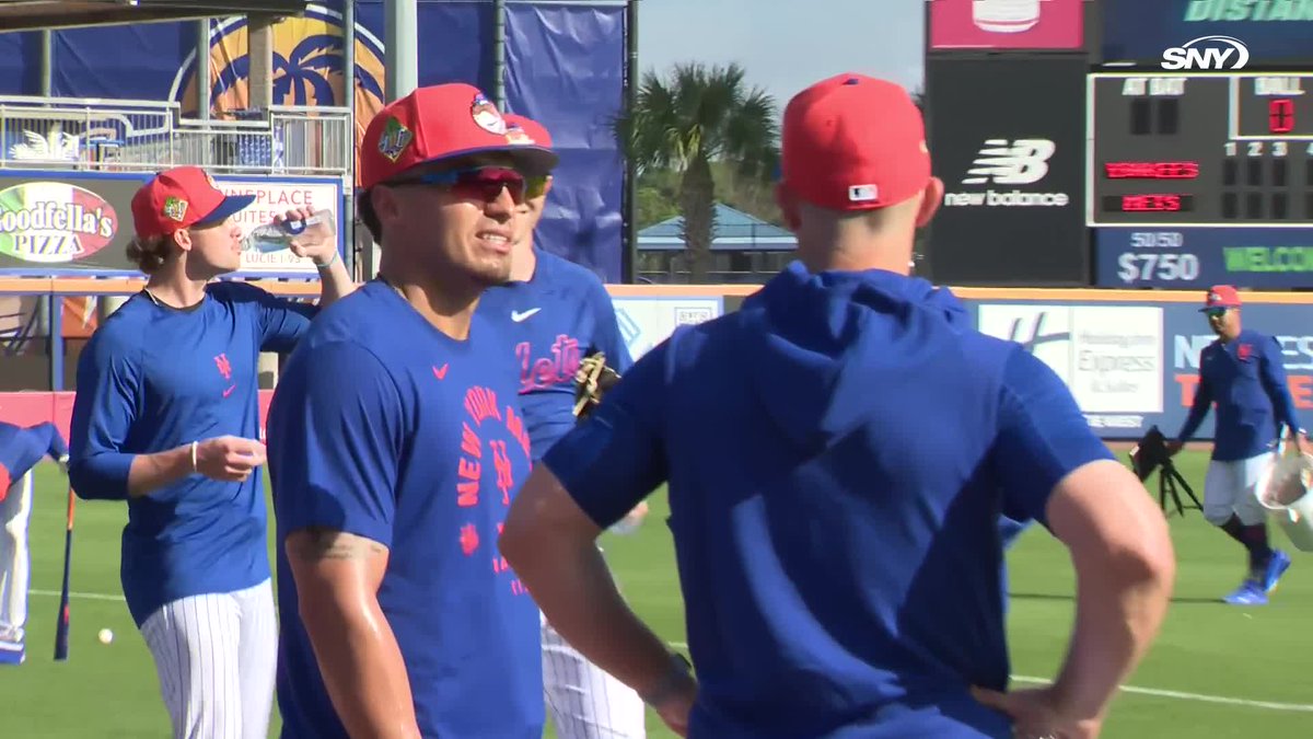 David Wright 🤝 Brett Baty Carson Benge also introduces himself to Wright