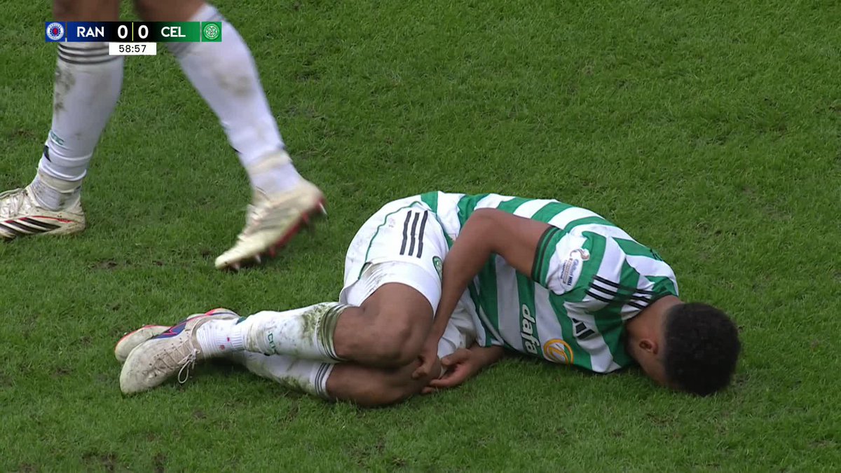 "He's trying to hit the ball and he taps him in the leg!" 🗣️ Auston Trusty and Youssef Chermiti involved in a bizarre off the ball incident 🤷 #ScottishCup