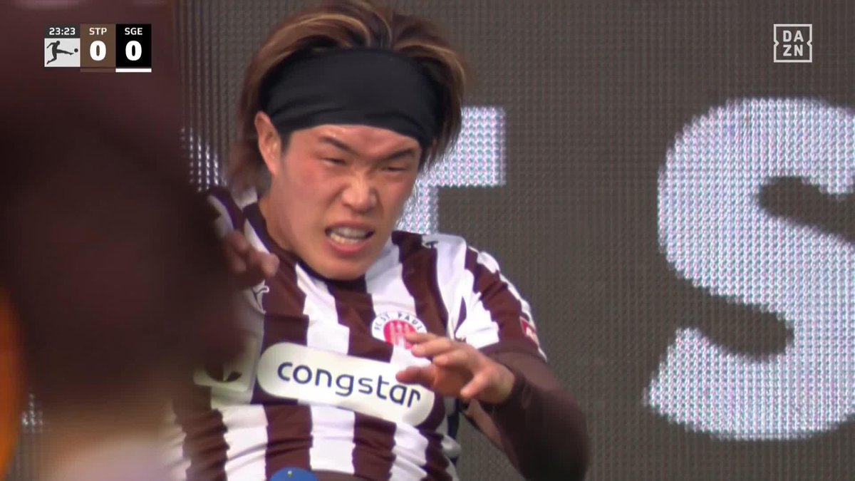 何だこれは!? 🇯🇵安藤智哉 バックヘッドで渾身のつなぎ 🇩🇪ブンデスリーガ第25節 🆚ザンクト・パウリ×フランクフルト 📺DAZN ライブ配信中 #ブンデスリーガ #だったらDAZN