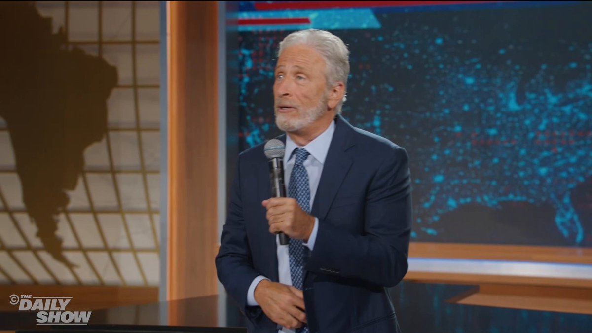 An audience member from Chicago asks Jon Stewart for his NYC pizza recs and gets a deep-dish roast instead #AfterTheCut