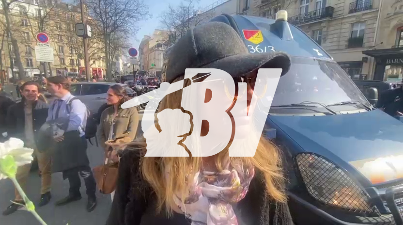 « Il est inadmissible que le Collectif Némésis ne puisse pas être dans le cortège officiel » dénonce cette manifestante. « Je suis fière de voir ces jeunes femmes debout, qui défendent toutes les victimes. »