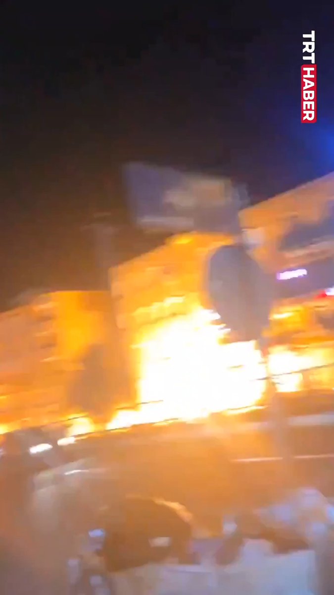 Tahran’daki yakıt hattı, ABD ve İsrail saldırılarının ardından patladı.