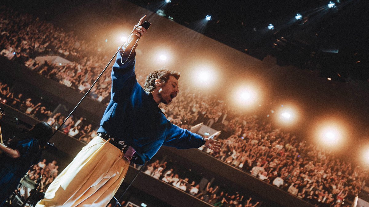 "We don't ever play it like this again" HARRY STYLES. ONE NIGHT IN MANCHESTER. Premieres TODAY March 8 at 12PM PT / 7PM GMT on Netflix. #HarryStylesNetflix
