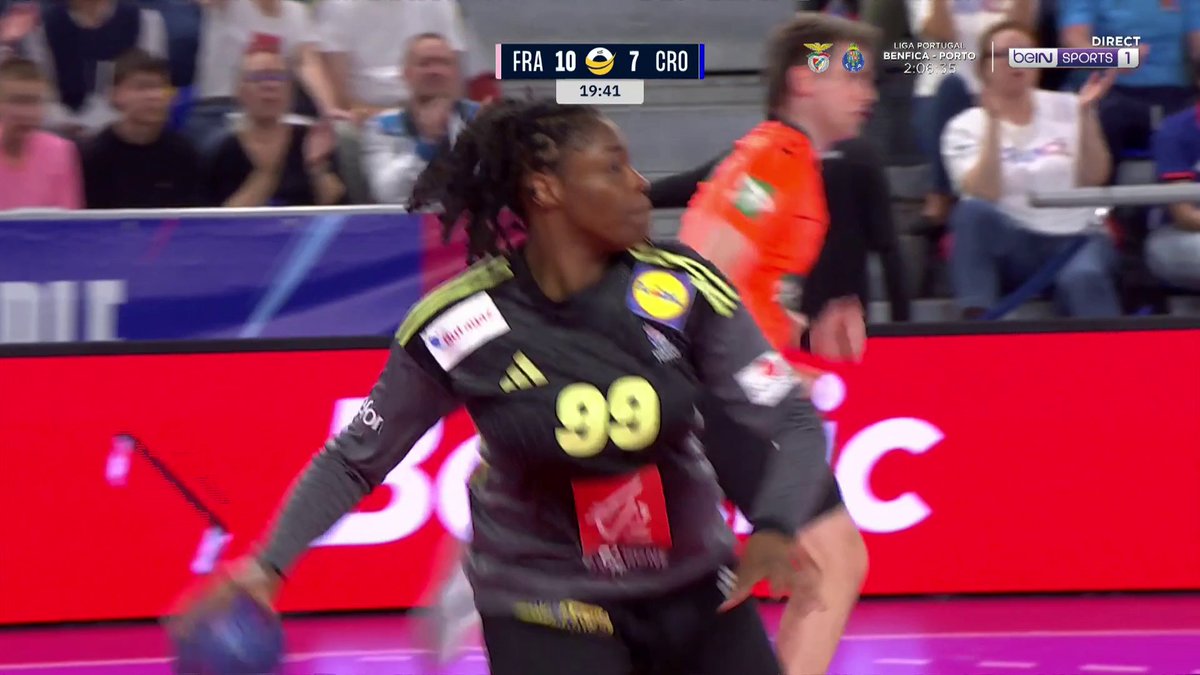 [📺 LIVE] 🤾‍♀️ #handball Pastis d'Hatadou Sako ➡️ Finition Lucie Granier 🤩 Magnifique !