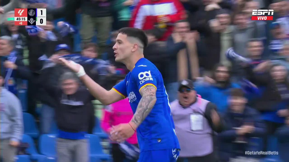 ¡¡QUÉ MOMENTO EL TUYO, URUGUAYO!! Martín Satriano se filtró en la defensa y definió por arriba del arquero para el 2-0 de Getafe vs. Real Betis. 📺 Mirá #LaLiga por #DisneyPlus Plan Premium