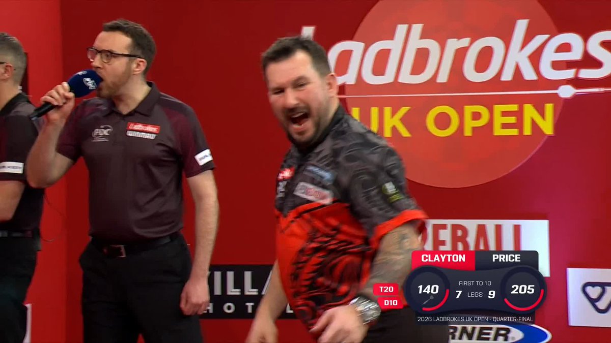 THE FERRET STILL FIGHTING! Jonny Clayton refuses to relent! The Welsh number one hits back with a majestic 140 finish to preserve his hopes! Live Scores & Streaming 📲 #UKOpenDarts | QF