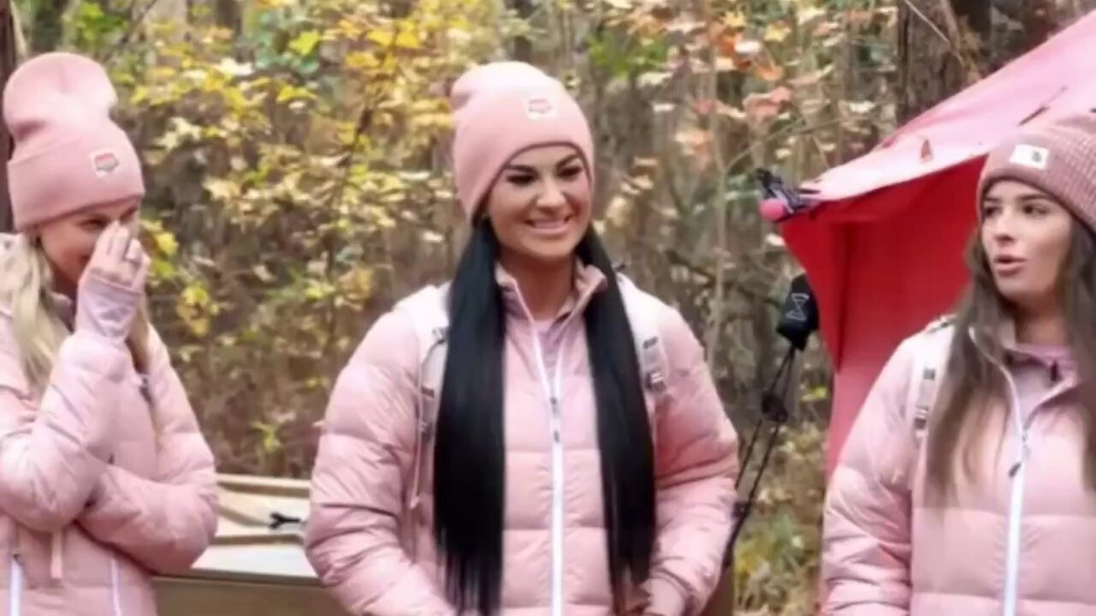 🚨 SURRÉALISTE ! MrBeast a proposé à un homme 250 000 $ pour survivre 30 jours dans la forêt avec ses ex-copines… mais dès qu’il les a vues il s’est enfui en courant 😭