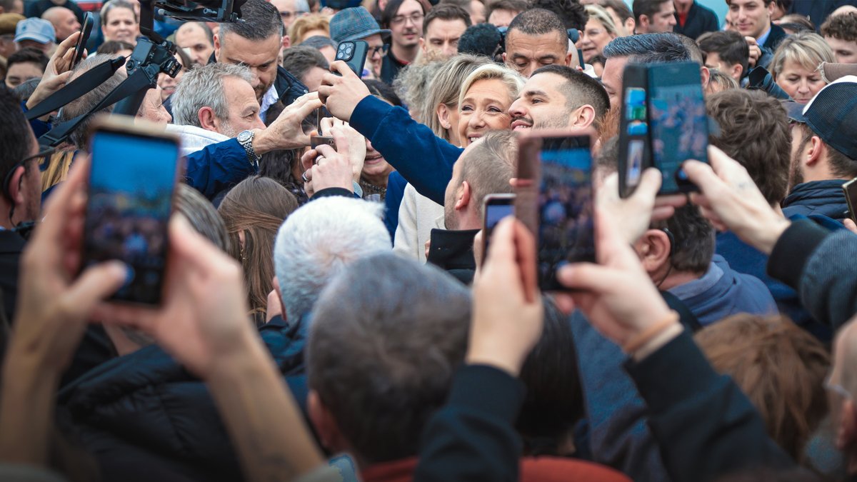 N'attendez pas 2027. Dans sept jours, l'alternance commence avec le premier tour des élections municipales. Mobilisez-vous, allez convaincre vos proches et allez voter. Les 15 et 22 mars, je compte sur vous ! 🇫🇷