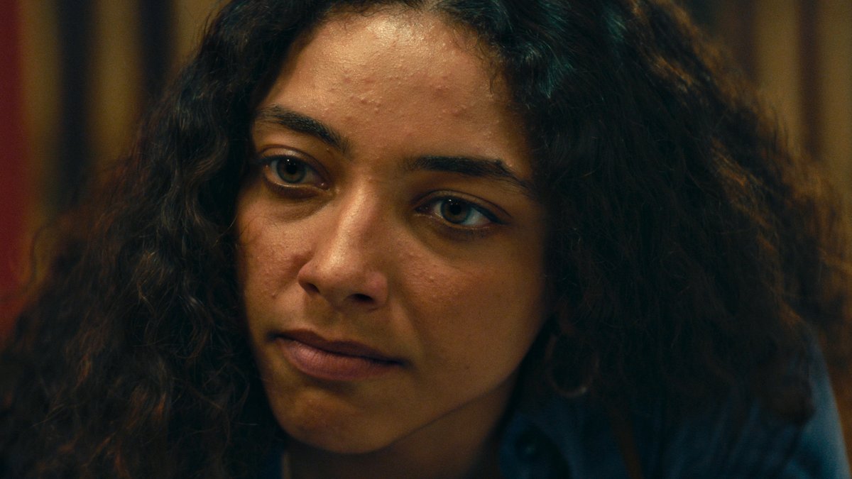 Alice Carvalho só precisou de um minuto pra fazer história em O Agente Secreto. ✍️