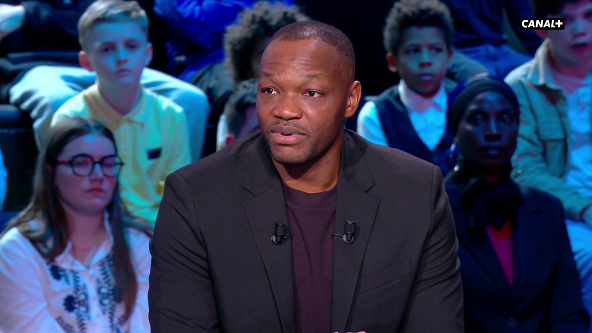 "Paris paye son énorme saison" 😬 Un Paris physiquement en difficulté, peut-il tenir face à la puissance mise par les Blues de Chelsea ? On en débat dans le CFC 📺 #CFC