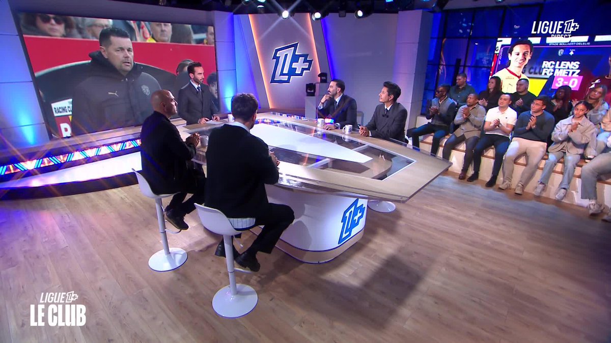 La petite séquence très sympa de Pierre Sage avec ses troupes juste après #RCLFCM 👀