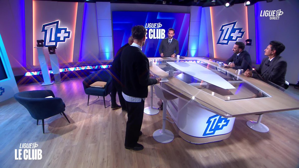 Le une-deux : Alexandre Dujeux 𝙭 Jordan Lefort 🎬 Un joueur qui interview son coach, il n'y a que dans Le Club Ligue 1+ que l'on peut voir ça 🤟 Angers SCO