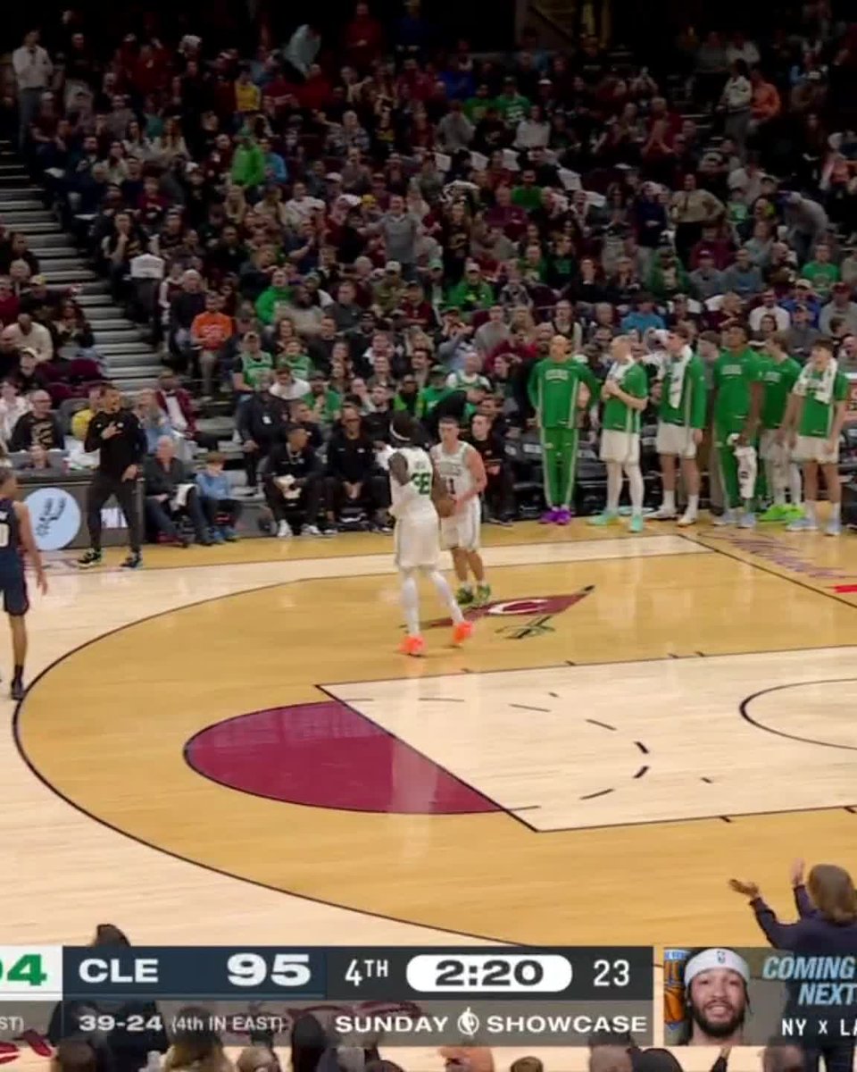 JAMES HARDEN SENT AN ALLEY-OOP FROM THE OPPOSITE FREE-THROW LINE TO EVAN MOBLEY 😱