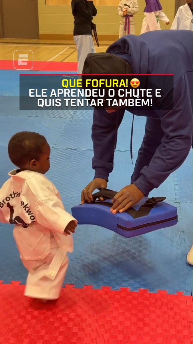ELE CHUTANDO É A COISA MAIS FOFA! 😍😍 Ele observou, aprendeu e mostrou que tem talento! (📹 via @sportscenter e @muhammad_sarr10) #ViralESPN
