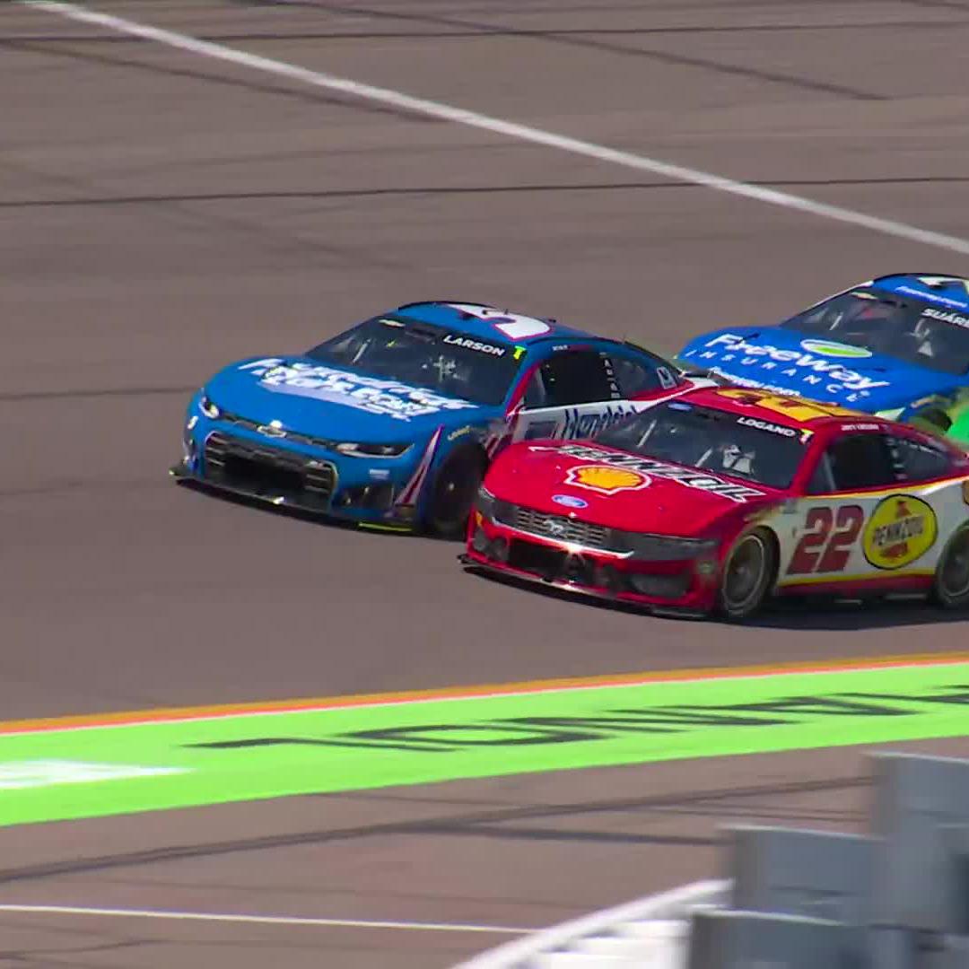 A Sunday showdown in the desert sun! The green flag flies at Phoenix Raceway on FS1!